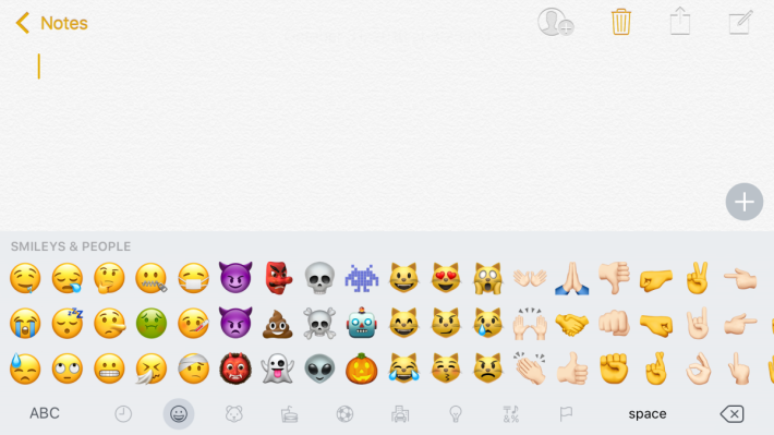 iOS 10.2 一次过加入72 个全新 Emoji，亦有传闻会加入日本的颜文字键盘，令内容会有更多的变化。72 个新 emoji，包括表情、动作、运动、动物、食物、物件等。其中最注目的应该是耸肩、流口水等等，部分更有男女两个版本。