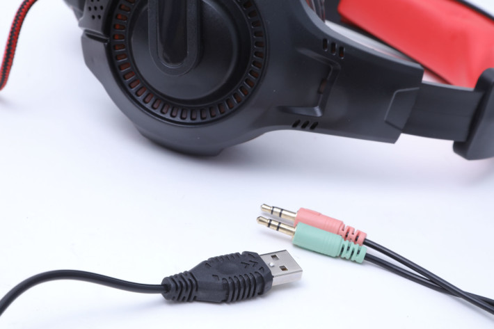G16 的 USB 线只作涡轮式亮灯供电用，无法独立使用。