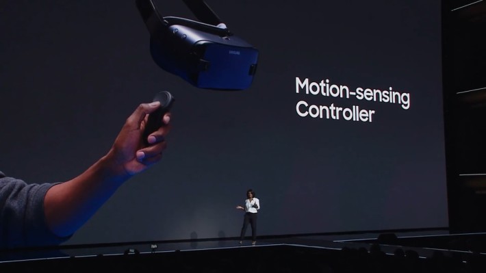 这个控制器由 Samsung 与 Oculus 共同研发