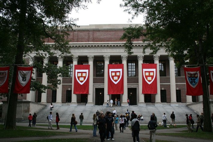 哈佛大学对网络欺凌予以严重惩罚