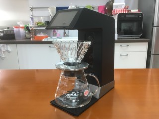 Hario SMART7 除了咖啡机本体之外，还附有滤杯、咖啡壸和 40 张滤纸。