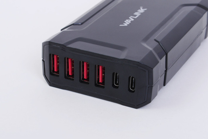除了为 Notebook 充电，亦可同时替其他 USB 装置注入电力。