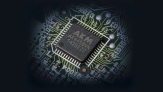 DAC 数码模拟转换器采用了 Asahi Kasei 384 kHz/32-bit 芯片 AK4458，改善了整体音质表现。