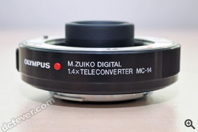 M.Zuiko Digital MC-14 增距器可以将镜头的摄力提升 1.4倍，不过暂时只适用于 M.Zuiko Digital ED 40-150mm f/2.8 PRO及明年上市的 M.Zuiko Digital ED 300mm f/4 PRO 身上。而 Panasonic Lumix G X Vario 35-100mm f/2.8 Asph. Power O.I.S. 因后组镜片位置较出而未能使用。