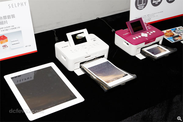 新的 AirPrint 功能让 CP910 直接打印 iPhone、iPad 中的相片。