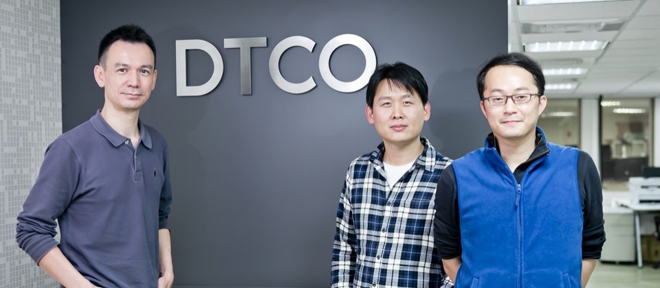 DTCO首席执行官李亚鑫(左一)指出,区块链分散式储存的特性,能加强病人隐私保护,还可资讯互通。(资料照片)
