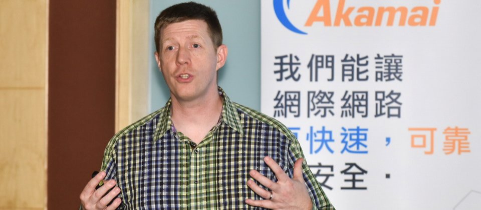 曾一手创立Akamai客户安全事件应变小组的Akamai日本暨亚太区安全部门技术长Michael Smith表示,面对日新月异的网络恶意攻击,企业在事件应变处理作法上,也开始有了和以往不同作法,从以前强调迅速应对攻击本身,将损害降至最低,到现在开始着重建立企业IT系统的快速复原能力(Resilience ),以快速恢复企业原本正常服务运作。