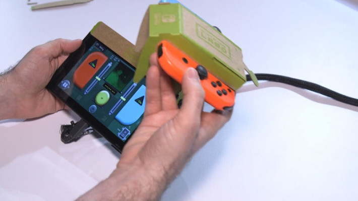 Nintendo Labo 的“遥控车”可透过 Joy-Con 上的 IR 摄影机拍摄影像