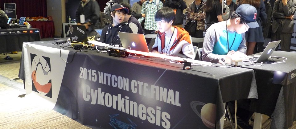 由韩国天才骇客Lokihardt(右2)领军的Cykorkinesis,从比赛一开始,就稳定的位居第一名宝座。