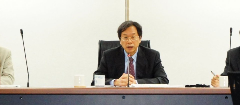 科技政委蒋丙煌主持记者会,说明政府将投入150亿元分3年扶植国内4G产业发展。