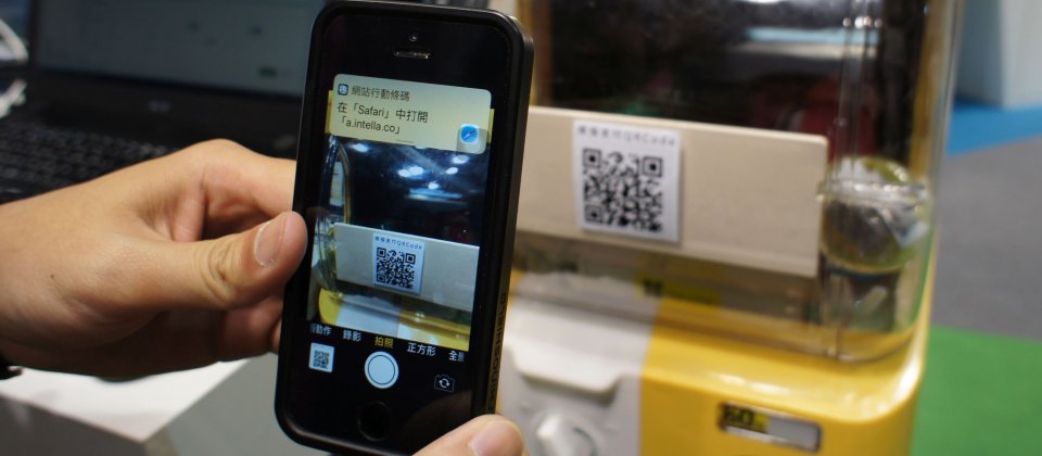 研究人员发现在iOS 11的相机app含有漏洞,扫描QR Code可能将用户导向恶意的网站。中示意图,与新闻事件无关。
