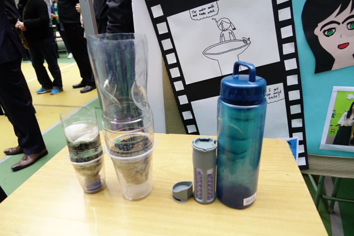 同学们曾制作三款滤水器作测试。