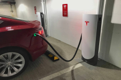 伡科技：Tesla新型充电站72kW独立供电可安装在室内