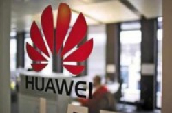 华为P8手机变弯维修人员：人为因素造成不予保修