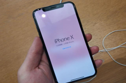 iPhoneX廉价版双网通 比全网通便宜500 网友：不是良心价