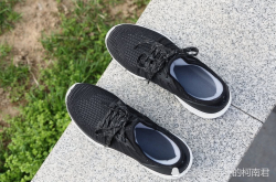 这次的目标是NIKE？小米推出减震运动鞋售价百元起 网友：好好做手机行吗？