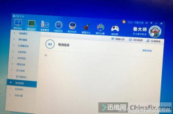 维修师傅自制笔记本电池 一会就修好了两块 每块卖100很赚钱