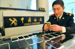 深圳海关查获400台走私手机案值超300万元