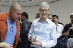 外媒评iPhoneX：虽然价格不菲，但还是不错