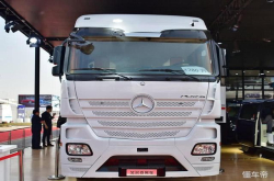 土豪花1280万买豪华房车 却还要买4个车位 网友：人傻钱多