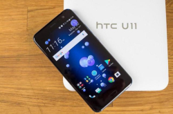 HTC终于开窍 超旗舰突然狂降两千：和小米一个价了