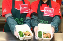 领汇送二万个爱心饭盒元宵送暖