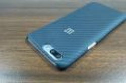 一加5保护壳套在OPPO R11身上：差点就完美了