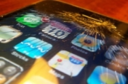 新款iPhone碎屏维修价均超2000元,网友感叹好心疼