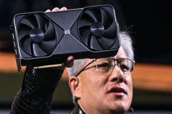 工厂流水线拆RTX 5090 改装AI加速卡