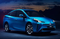 新增后轴马达提升抓地能力：ToyotaPrius引入AWD-e四驱