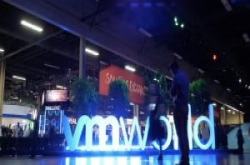 AWS拥抱混合云，RDS云端关联式数据库支援VMware