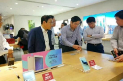 三星掌舵人李在镕来华还去小米之家转悠了一圈