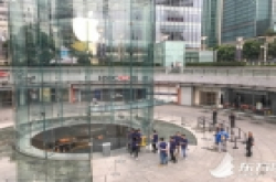 苹果新款手机iPhone8今日中国开售 线下遇冷