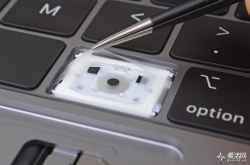 新MacBookPro键盘的防尘举措：贴膜
