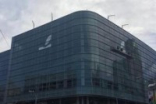 Apple开始装修WWDC2016会场外的logo了