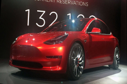 TESLA工厂全方位升级马斯克公开信放话6月要周产6000台Model3