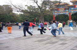 中国又禁广场舞，里面却有获利新蓝海