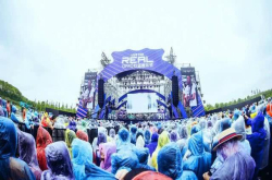 OPPO红蓝音乐节high翻全场 R15星云特别版惊艳亮相