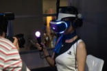 不摘下PSVR就能看手机消息：Sony把手机画面放进VR