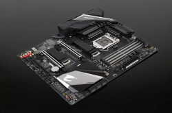 不到2000的主板就能搞定 8核心Corei7-9700K稳超5.2GHz首发体验