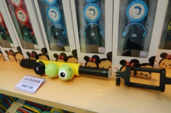 【场报】DisneyTsumTsum版自拍棍尿袋公仔任你DIY