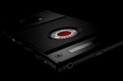 不戴头显玩VR？相机公司RED将发手机