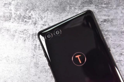 锤子坚果R1首发评测：详解六大核心问题 3499能掀翻iPhone？