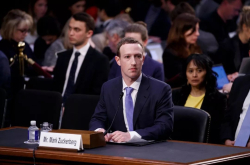 脱下300美元的灰T恤 扎克伯格在国会上的这套西装怎么样？|虎扯