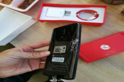 玻璃外壳最大痛点：一加6首碎画面很惨