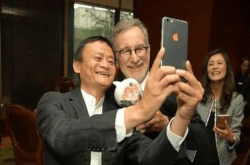 看完马云和雷军的手机 再看看王石的手机 网友直呼：19999元？