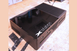 一台抵两台国外DIY神人将PS4和XboxOne掺在一起做出Xstation主机