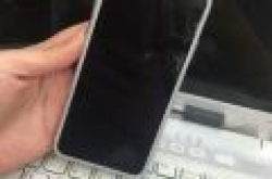 富士康曝iPhone8机模：电源键体积惊人