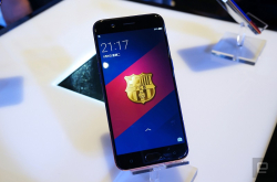 红蓝撞色手机，OPPO巴萨限量版R11真机图赏：你想要的红蓝魂特征全都有！