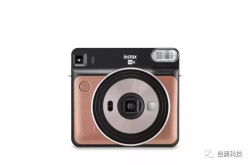 Fujifilm制作了它的第一个方形的模拟Instax相机